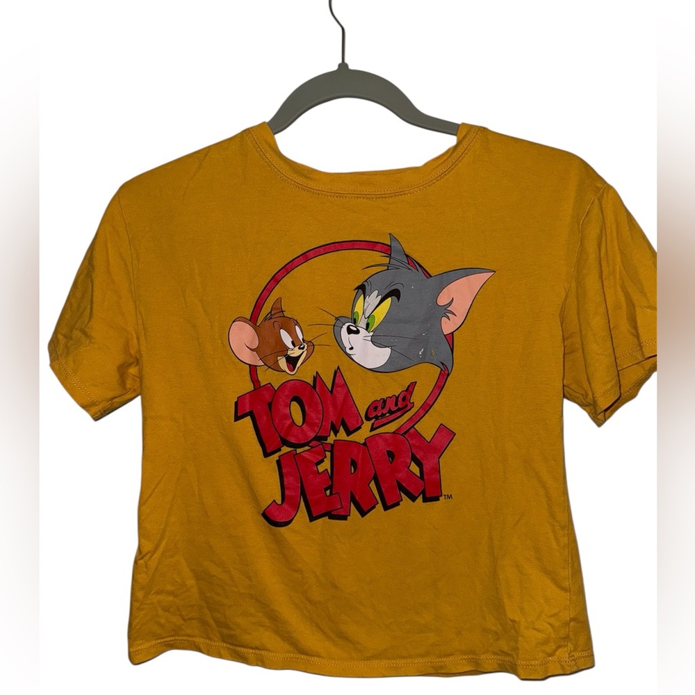 Tom and Jerry XS Yellow cropped T-Shirt, PTP: 17”, Length 16”